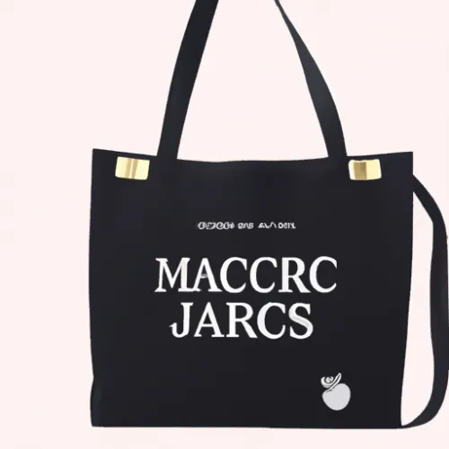 Elevate your style with the iconic tote bag Marc Jacobs. This sleek and sophisticated tote features luxurious leather, a spacious interior, and the signature Marc Jacobs logo. Perfect for work or play.