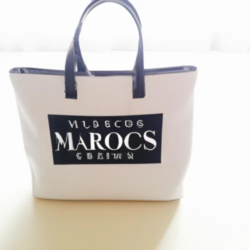 This stunning Marc Jacobs tote bag features a sleek black leather exterior, gold-tone hardware, and a spacious interior for all your essentials. Perfect for the modern woman on the go. 